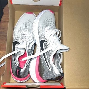 Womens Size 7.5 Nike Shoes